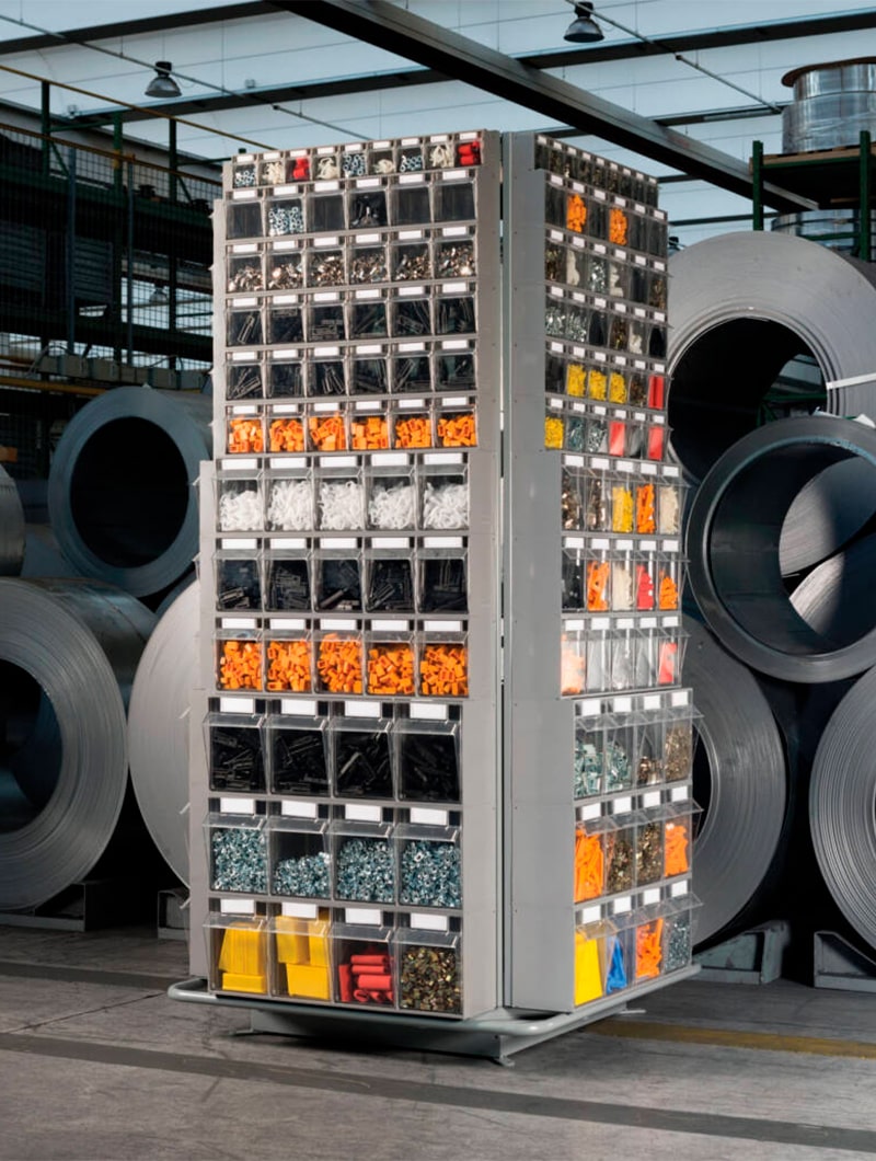 cajasycontenedores_disset_odiseo_expositor-giratorio-para-contenedores-basculantes-practibox_R06_015-copia_quadricromia-scaled